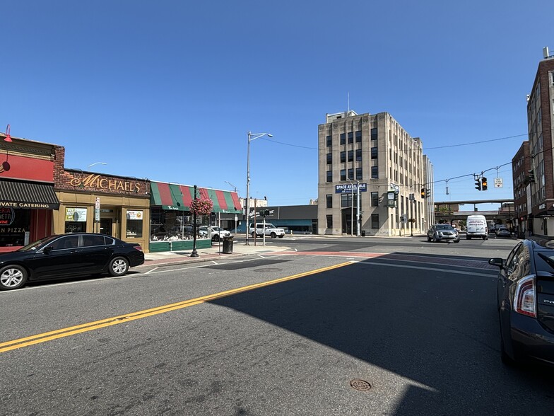 28-30 N Park Ave, Rockville Centre, NY for lease - Building Photo - Image 2 of 5