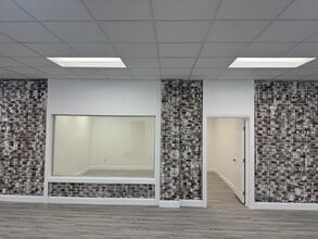 1288 N Tamiami Trl, North Fort Myers, FL for sale Interior Photo- Image 2 of 6