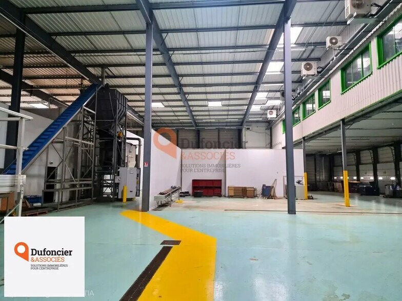 Industrial in Poitiers for sale - Interior Photo - Image 2 of 10
