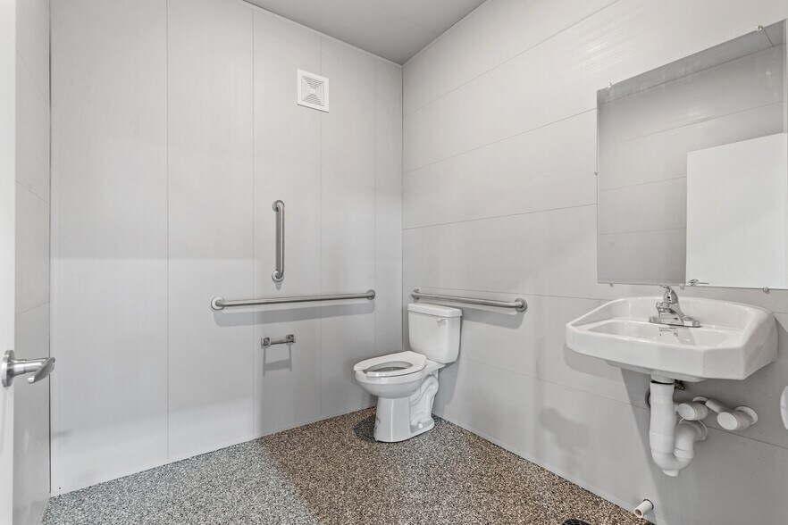 9819 Industrial dr, Horace, ND for lease - Interior Photo - Image 2 of 3