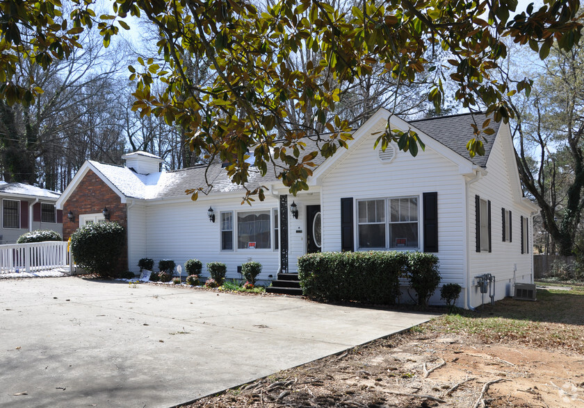 297 N Main St, Jonesboro, GA for sale - Building Photo - Image 2 of 11