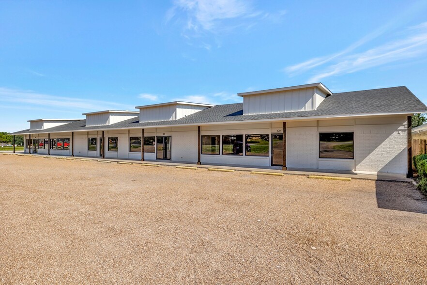 520 N Broadway St, Joshua, TX for lease - Building Photo - Image 2 of 8