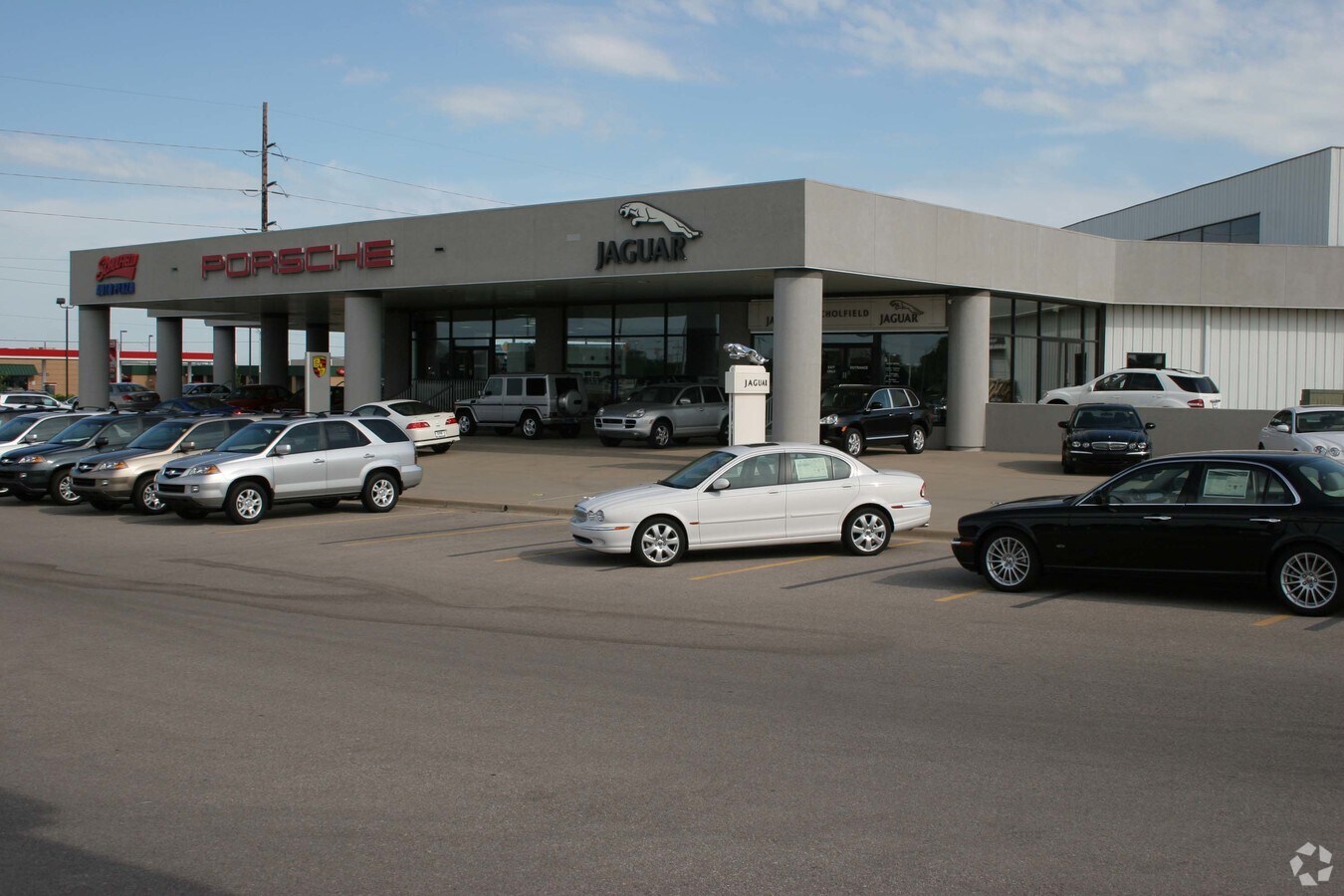 11212 E Kellogg Dr, Wichita, KS 67207