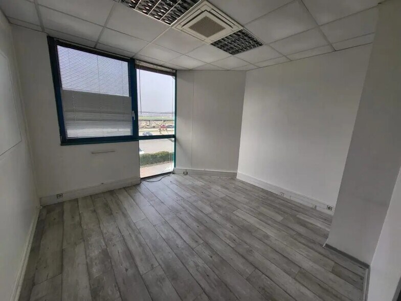 Office in Epagny Metz-Tessy for sale - Interior Photo - Image 3 of 6