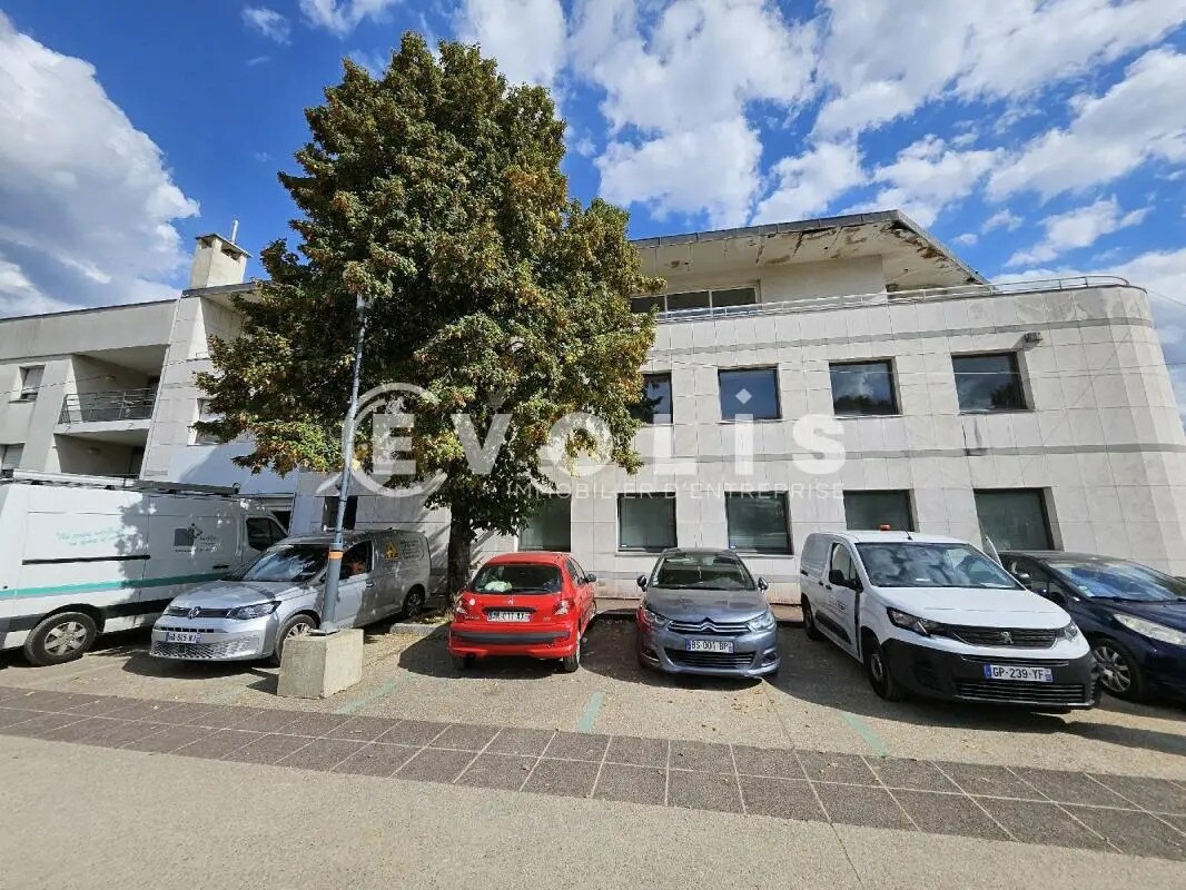 Flex in Sceaux for lease Building Photo- Image 1 of 26