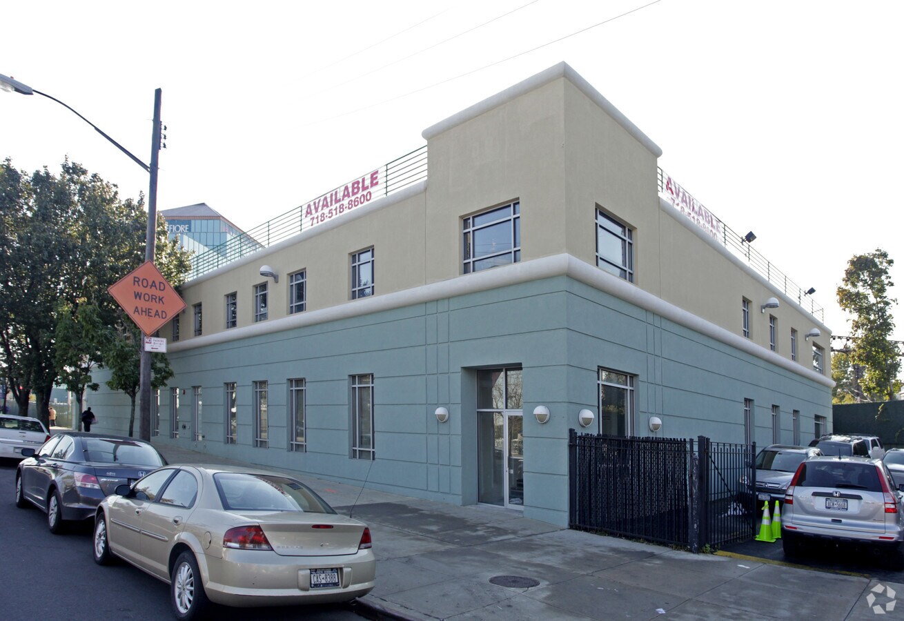 1733 Eastchester Rd, Bronx, NY 10461 OfficeMedical for Lease