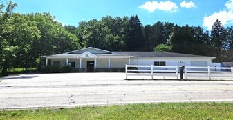 3949 N River Rd, Freeland MI - Parking Garage