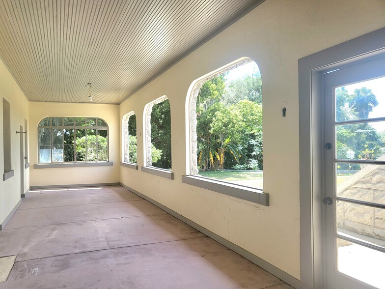 3300 Grand Island Shores Rd, Grand Island, FL for sale - Interior Photo - Image 2 of 14