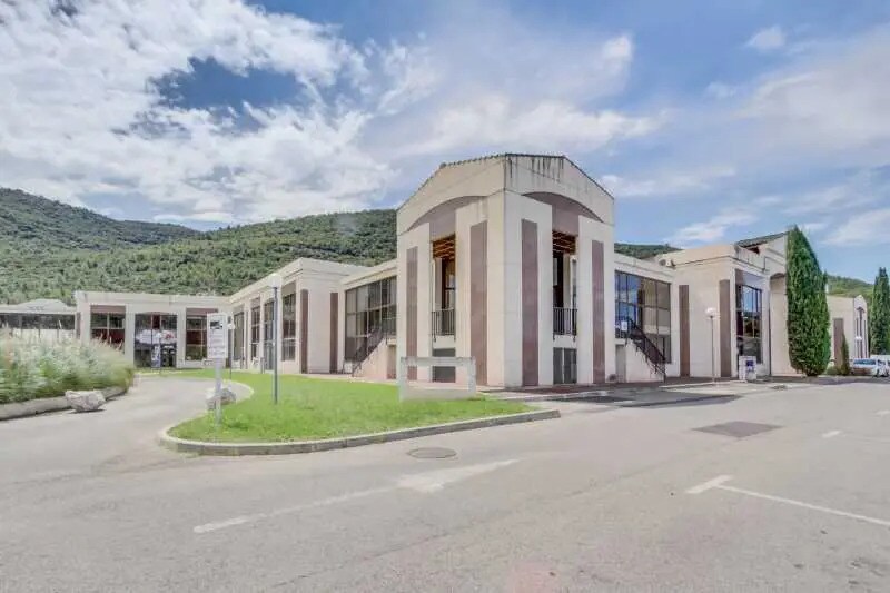 30 Avenue Du Chateau De Jouques, Gémenos for lease - Building Photo - Image 1 of 13