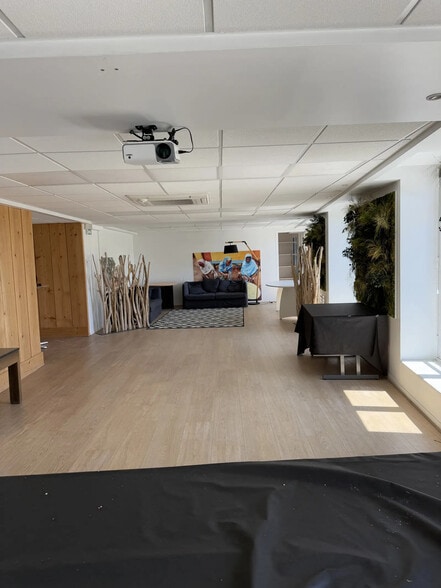 Office in Paris for lease - Interior Photo - Image 3 of 13