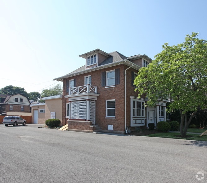 640 Park Pl, Niagara Falls, NY for sale - Primary Photo - Image 1 of 9