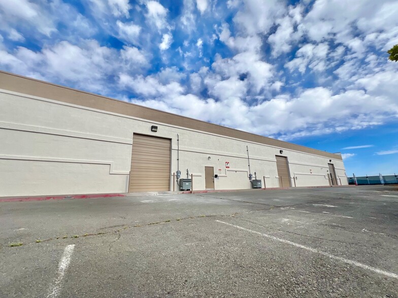 7720 Security Cir, Reno, NV for lease - Building Photo - Image 1 of 12