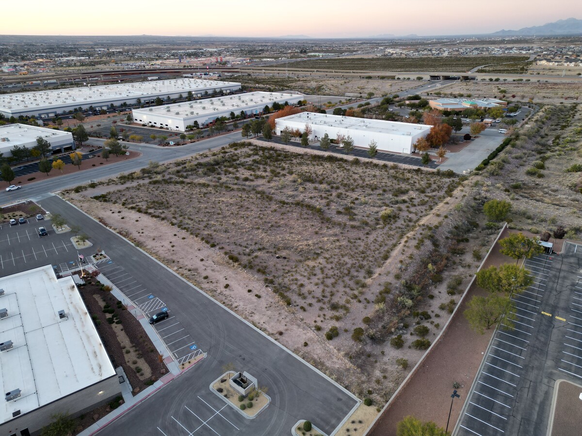 1870 Northwestern Dr, El Paso, TX 79912