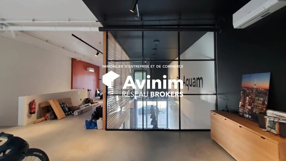 Retail in Poisy for sale - Interior Photo - Image 3 of 5