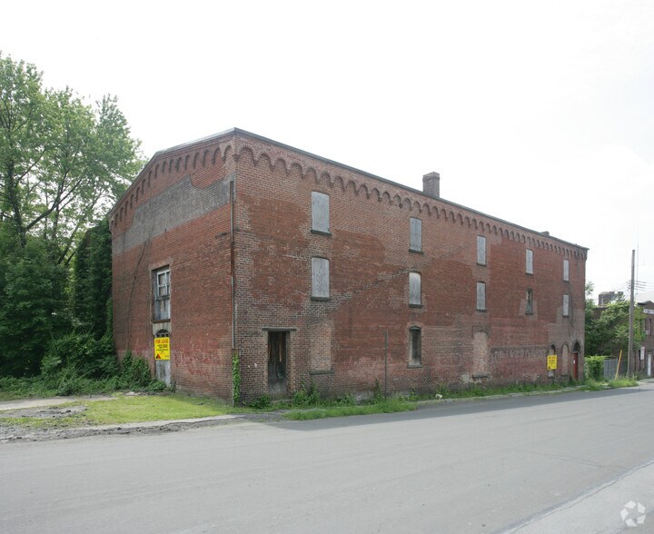 22-26 Montgomery St, Middletown, NY for sale - Primary Photo - Image 1 of 1