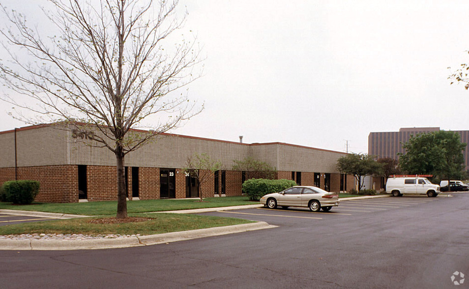 5400 Newport Dr, Rolling Meadows, IL for lease - Building Photo - Image 2 of 7