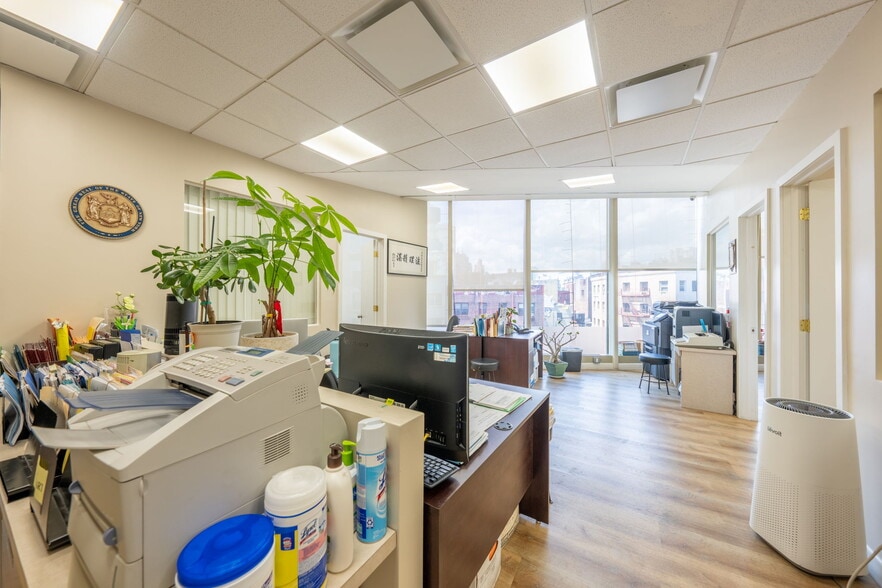 17 Chatham Sq, New York, NY for lease - Building Photo - Image 3 of 9