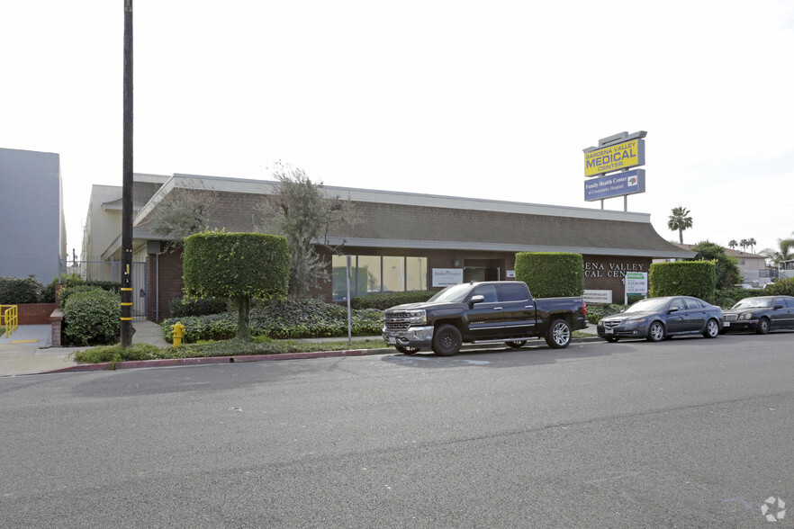 1300 W 155th St, Gardena, CA for lease - Primary Photo - Image 1 of 58