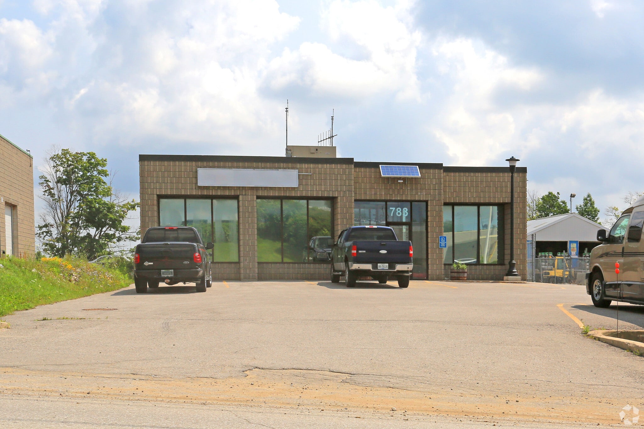 783 Bayview Dr, Barrie, ON for sale Primary Photo- Image 1 of 1