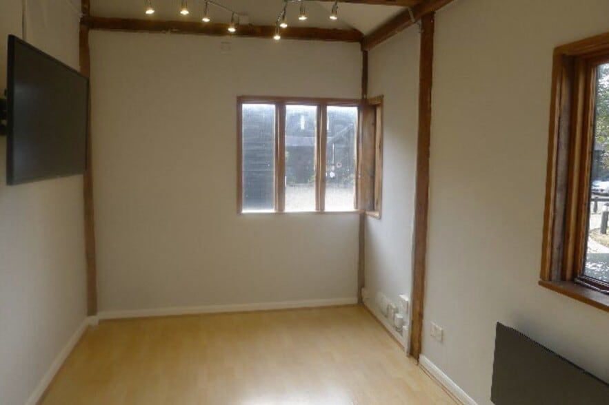 High St, Ashwell for lease - Interior Photo - Image 3 of 4