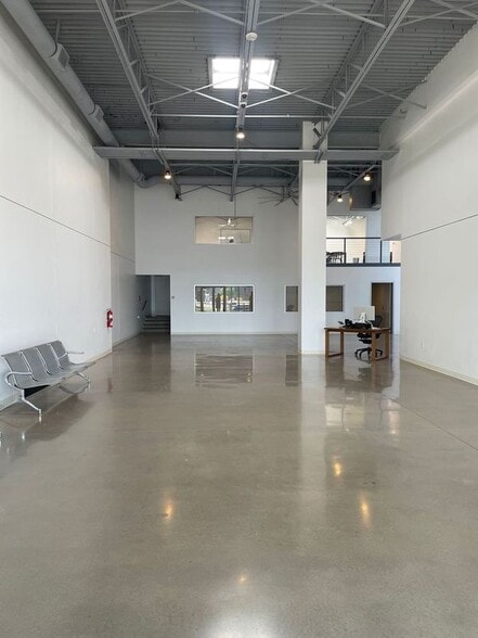 155 Oak Lawn Ave, Dallas, TX for lease - Interior Photo - Image 2 of 18