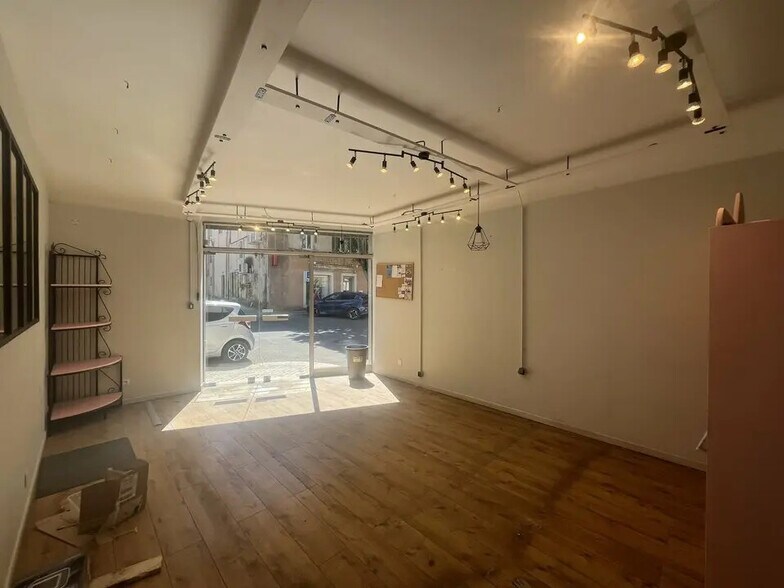 Retail in Graveson for sale - Interior Photo - Image 1 of 5