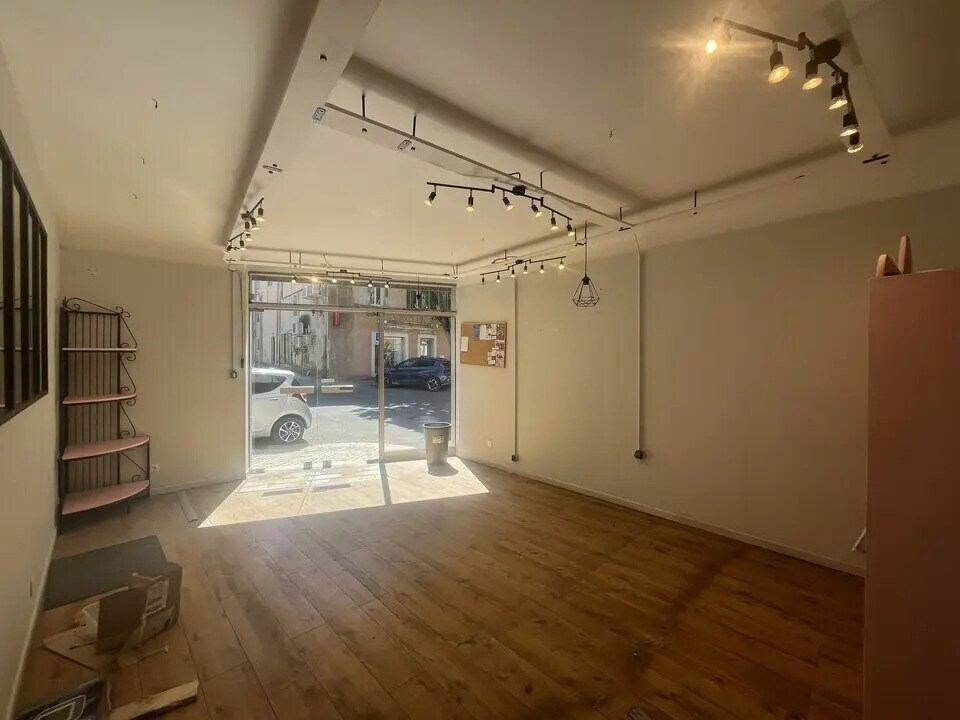 Retail in Graveson for sale Interior Photo- Image 1 of 6