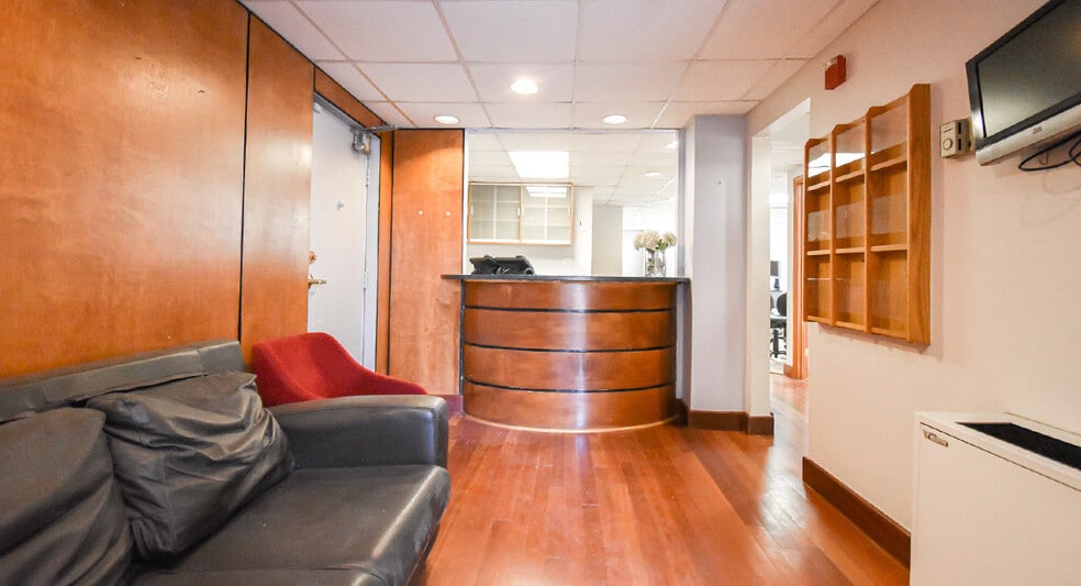 940 25th St NW, Washington, DC for sale - Interior Photo - Image 3 of 7