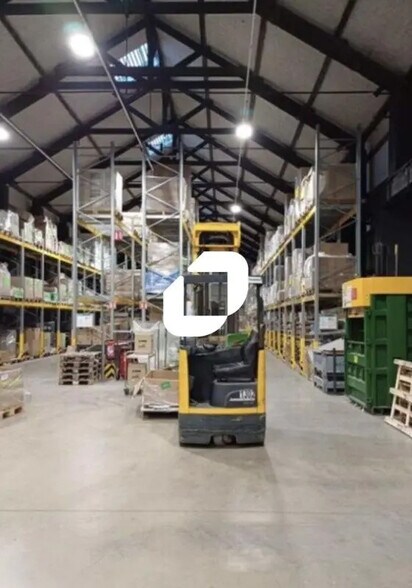 Flex in Le Cheylas for lease - Building Photo - Image 3 of 4