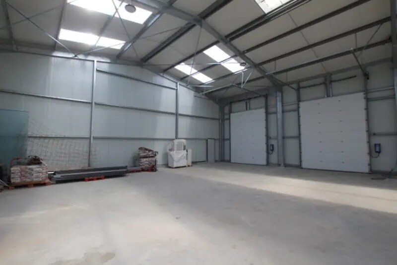 Flex in Saint-Rémy for lease Building Photo- Image 1 of 3