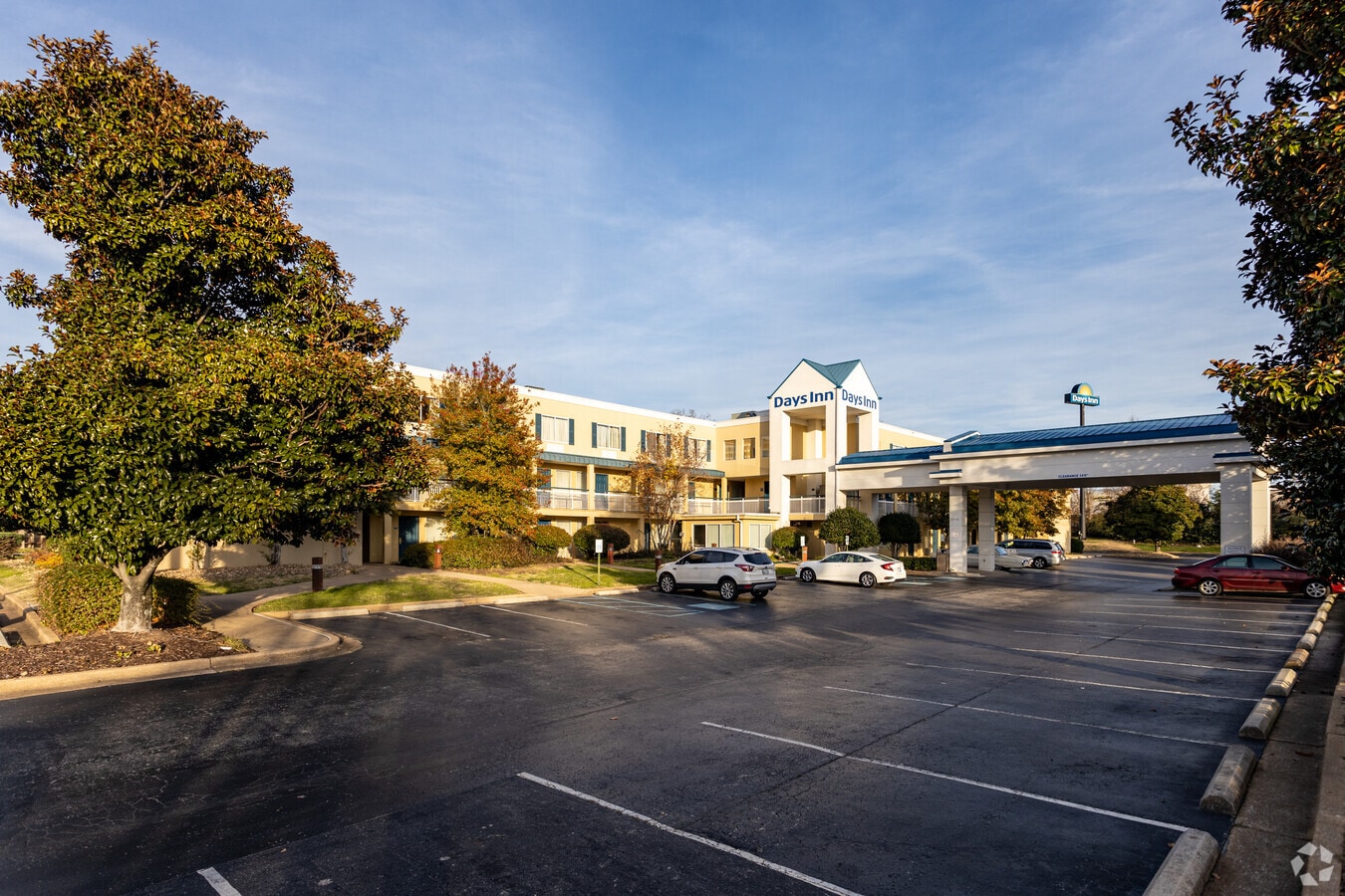 2350 Shallowford Village Dr, Chattanooga, TN 37421