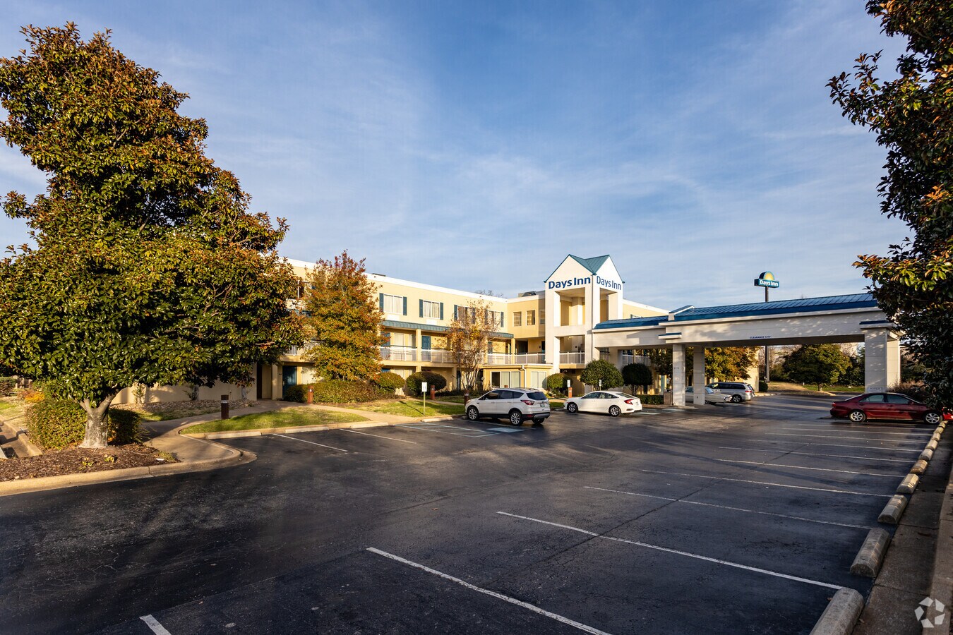 2350 Shallowford Village Dr, Chattanooga, TN 37421