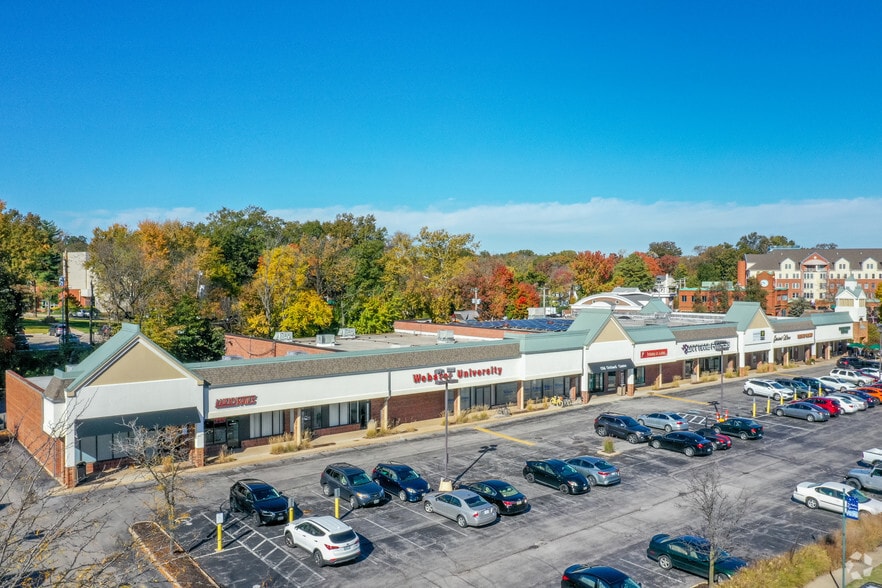 600 E Lockwood Ave, Webster Groves, MO for lease - Primary Photo - Image 1 of 3