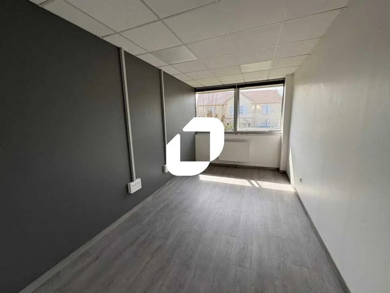 Office in Saint-Germain-en-Laye for lease - Building Photo - Image 3 of 8