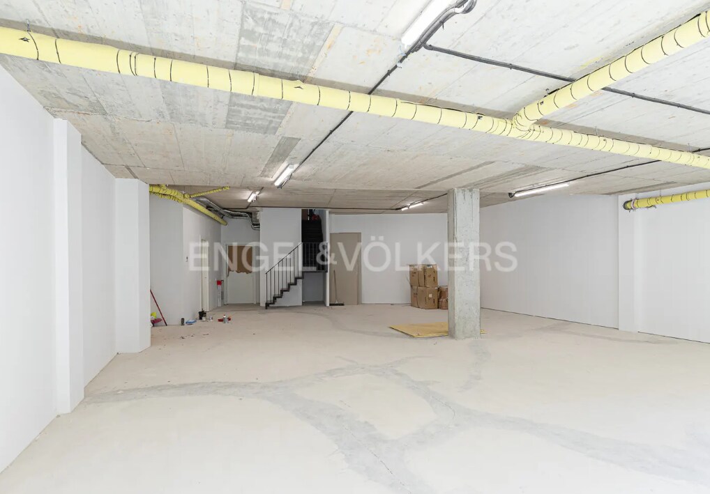 Retail in Barcelona, Barcelona for lease Interior Photo- Image 1 of 5