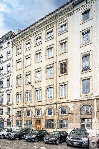 Office in Lyon for lease - Building Photo - Image 2 of 3