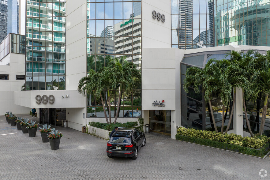 999 Brickell Ave, Miami, FL for lease - Building Photo - Image 3 of 16