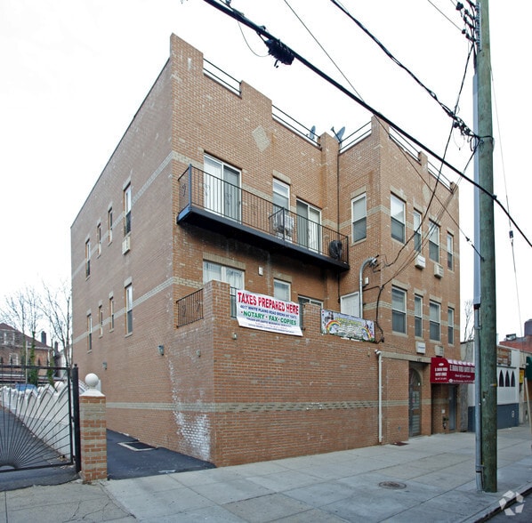 4617 White Plains Rd, Bronx, NY for lease - Primary Photo - Image 1 of 3