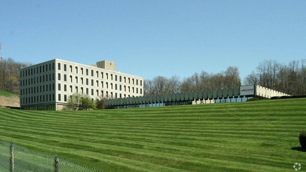 1001 Brinton Rd, Pittsburgh, PA for sale - Building Photo - Image 1 of 1