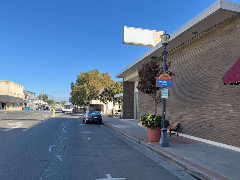 178 N 1st St, Dixon, CA for lease - Building Photo - Image 3 of 5