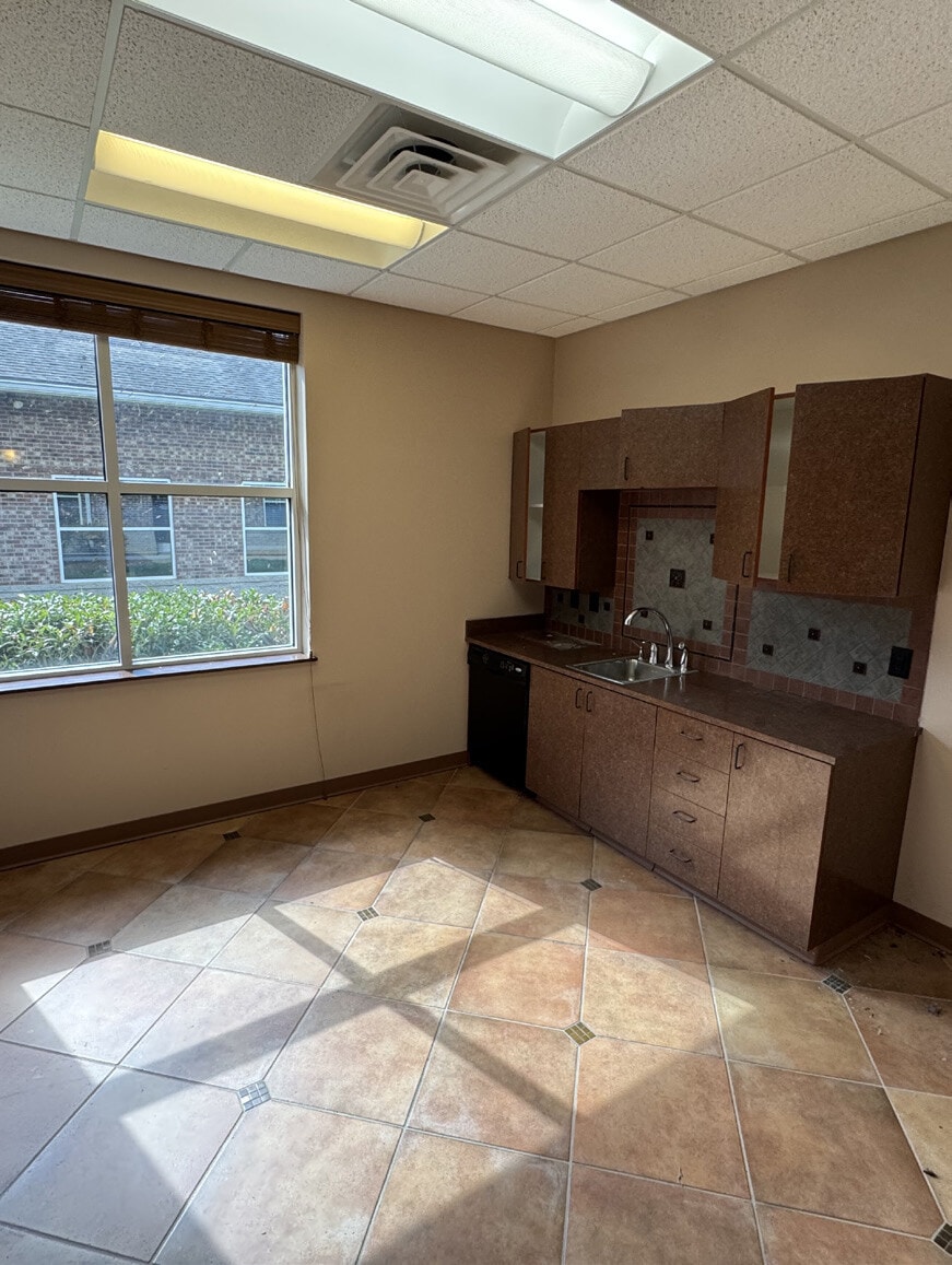662 Veterans Pky, Clayton, NC for lease Interior Photo- Image 1 of 5