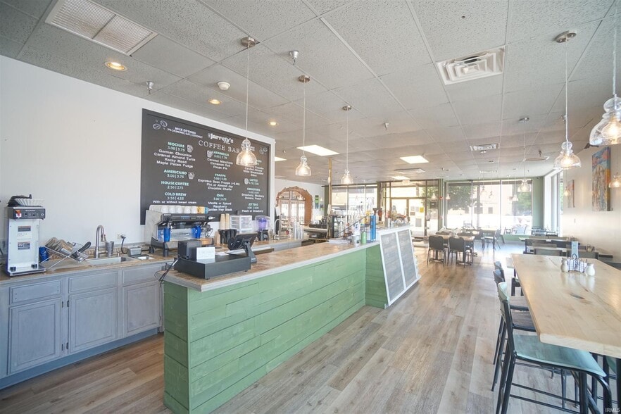 701 Main St, Rochester, IN for sale - Interior Photo - Image 3 of 17