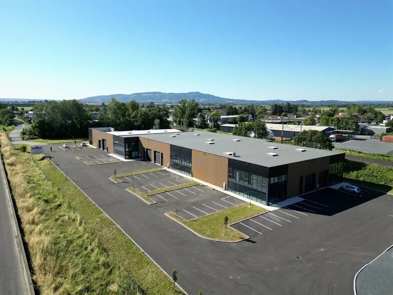 Flex in Ambérieux for lease - Aerial - Image 1 of 9