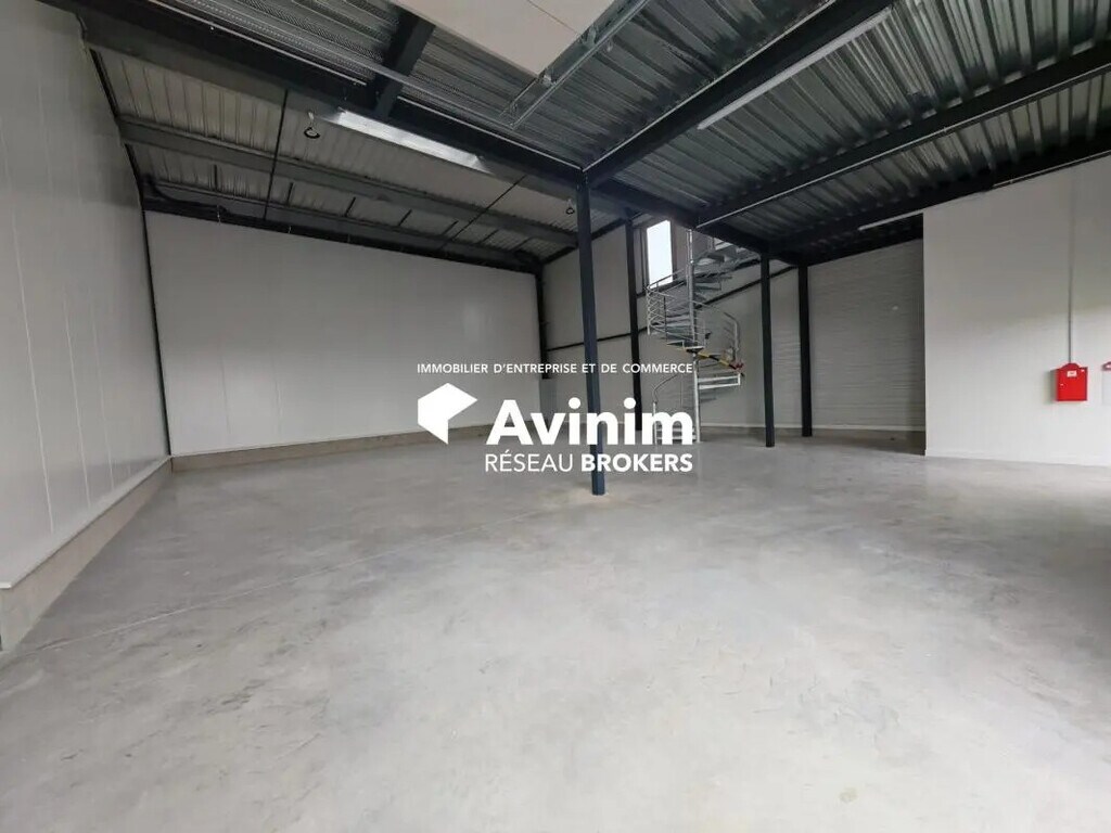 Location Local d'activités 295 m² - Photo 1