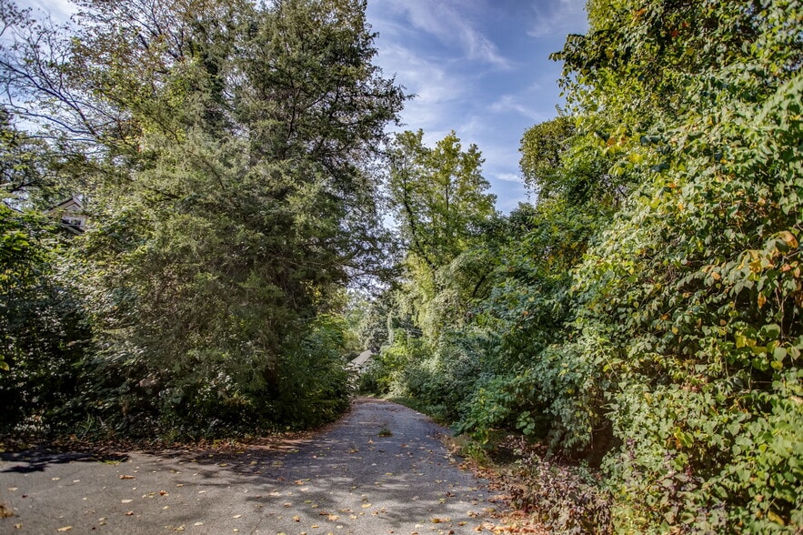 1026 N Douglas, Belleville, IL for sale - Building Photo - Image 2 of 4