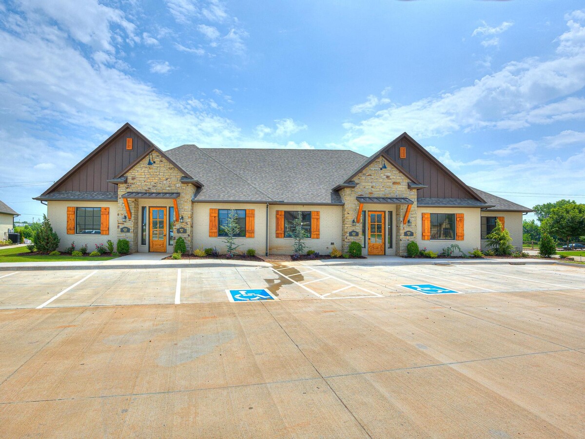 15201 Crown at Lone Oak Rd, Edmond, OK 73013 The Address Crown at