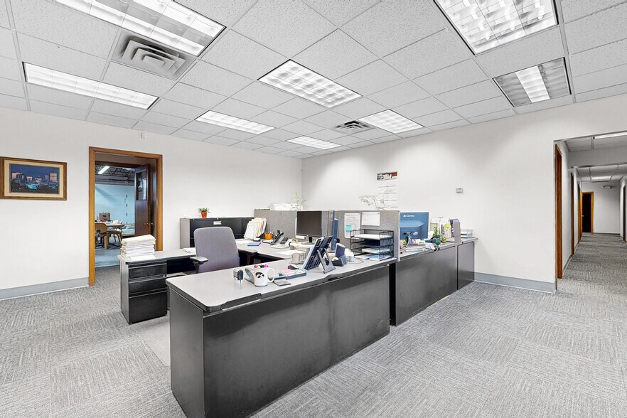 1429 2nd Ave, Des Moines, IA for sale - Interior Photo - Image 2 of 18