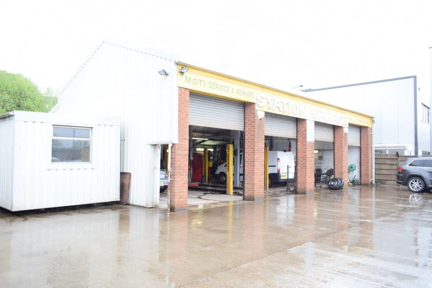 Commercial Brow, Hyde for sale - Primary Photo - Image 1 of 1