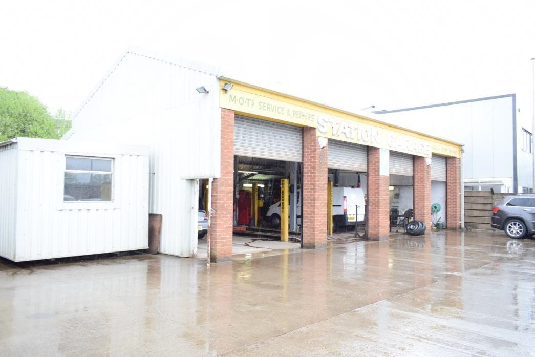 Commercial Brow, Hyde for sale Primary Photo- Image 1 of 1