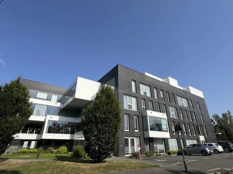 Office in Rennes for lease - Building Photo - Image 3 of 12